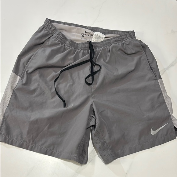 Nike Men's Gray Sports Shorts - Picture 1 of 2